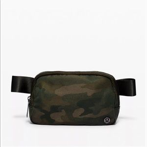 Lululemon Everywhere Belt Bag
